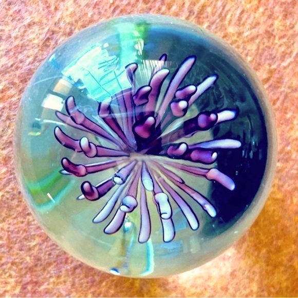 BLOWN FLORAL GLASS PAPERWEIGHT - Picture 3 of 6